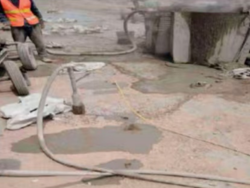 水泥混凝土路面板底注浆技术 路面脱空注浆整治方案