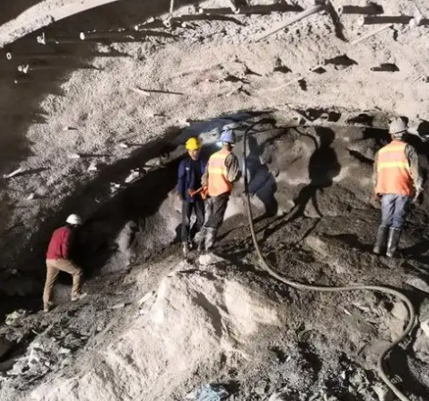 拱顶带模注浆料的施工流程及注意事项